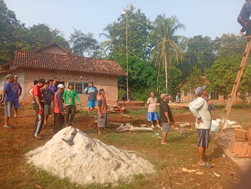 Gotong Royong Warga Dusun 3 Kaliwungu, Mushalla Nurul Jadid Kini Pakai Genting dan Kubah Baru whatsapp image 2026 06 30 at 10.36.04 (2)